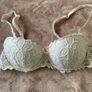 Victoria’s Secret PINK balconette lace bra